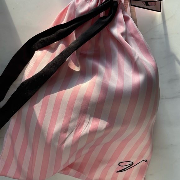 BNWT Victoria’s Secret Slippers (size 5-6) - Picture 2 of 4